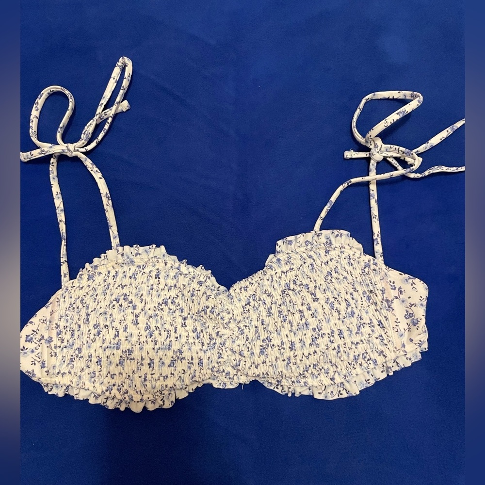 Hollister Dainty Floral Swim Wear Bikini Top Size Small